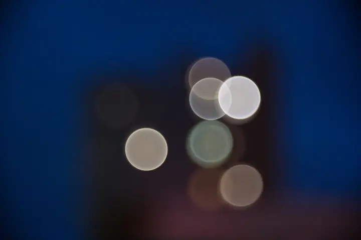 Maximale Bokeh-Bälle: Spitzlichter im Hochhaus, Entfernung eingestellt auf 90cm