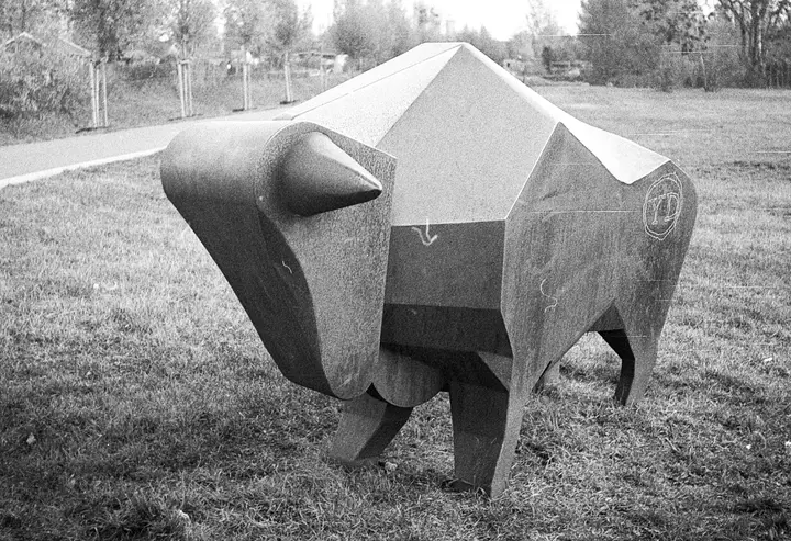 horizontale Kratzer (rechter oberer Teil)