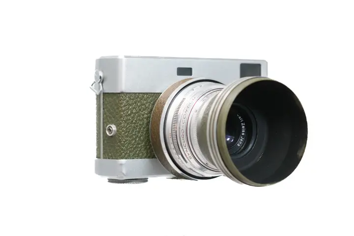 Werra 3 mit angesetzter Gegenlichtblende