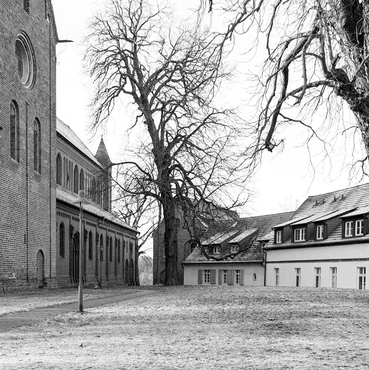 Klosterkirche, Elisabethhaus. Hasselblad 500