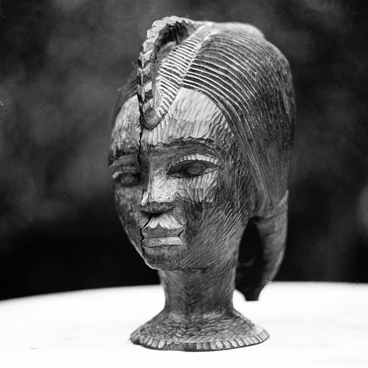 Afrikanische Kopfstatue