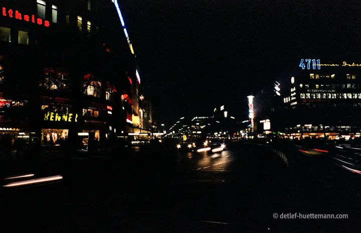 Kurfürstendamm bei Nacht mit Neonreklamen, 1978