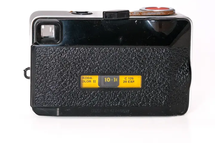 Kamerarückseite Agfamatic Sensor mit eingelegtem 126er-Film