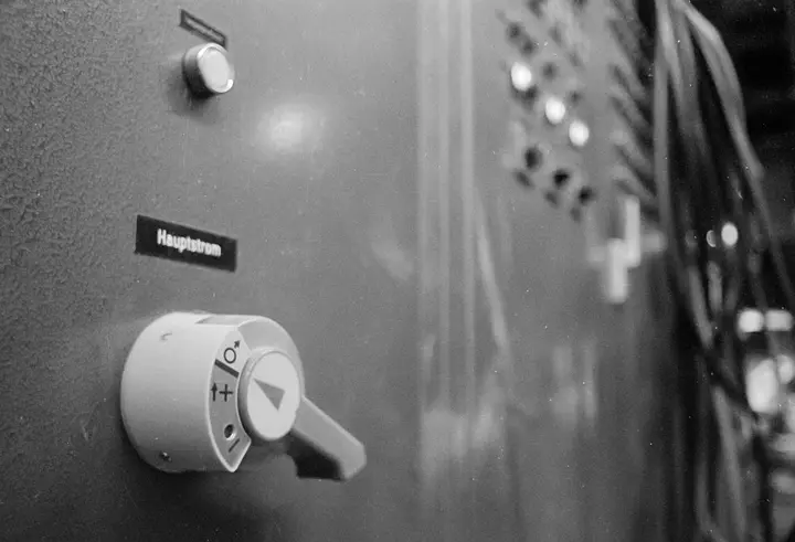 Hauptstromschalter der Aufzüge