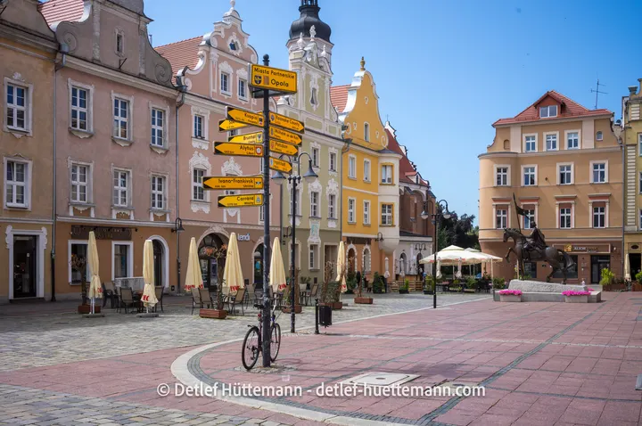 Wegweiser zu den Partnerstädten von Opole