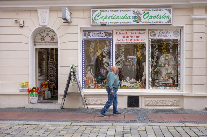 Ladengeschäft mit traditioneller polnischer Volkskunst in Oppeln