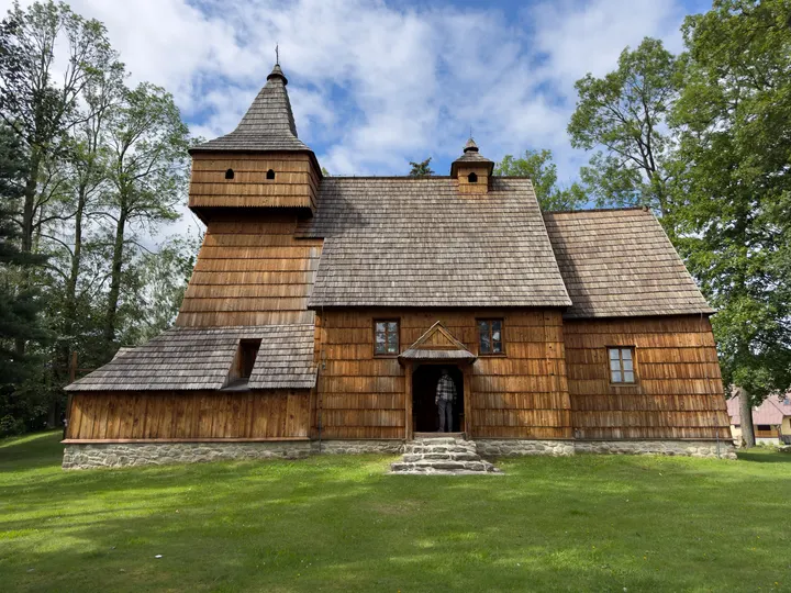 Die historische Holzkirche St.-Martin-Kirche (Kościół św. Marcina) in Grywald