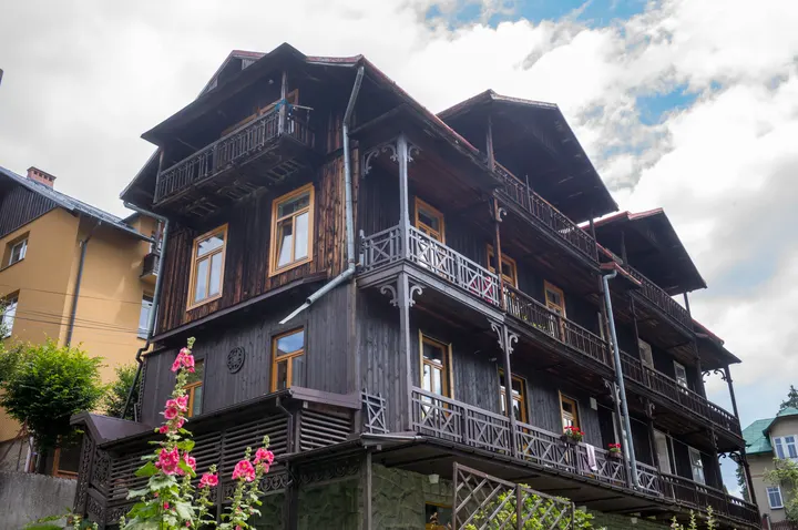 historische Villa im Schweizer Chalet-Stil, in Szczawnica