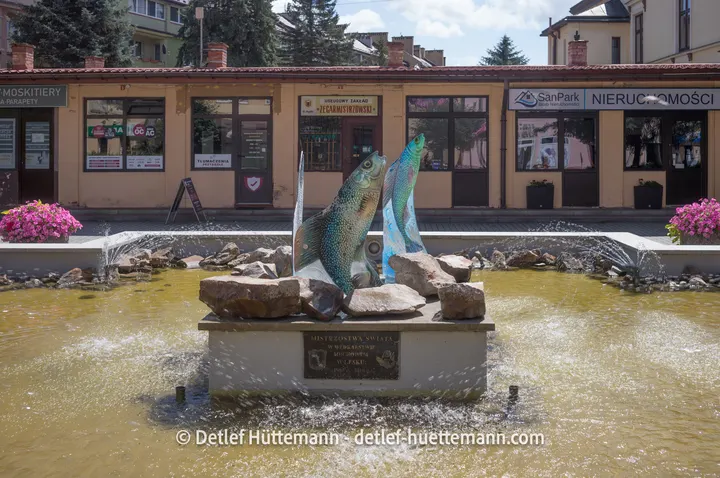 Springbrunnen am zentralen Platz Lesko Planty