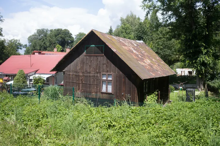 Altes Holzhaus in Lesko in der Nähe des jüdischen Friedhofs