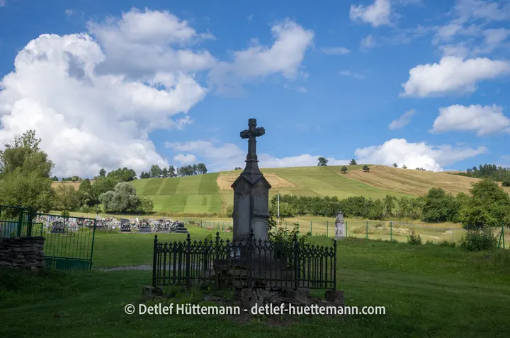 Friedhof an der Holzkirche in Turzańsk