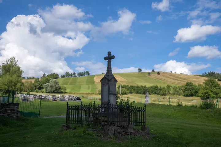 Friedhof an der Holzkirche in Turzańsk
