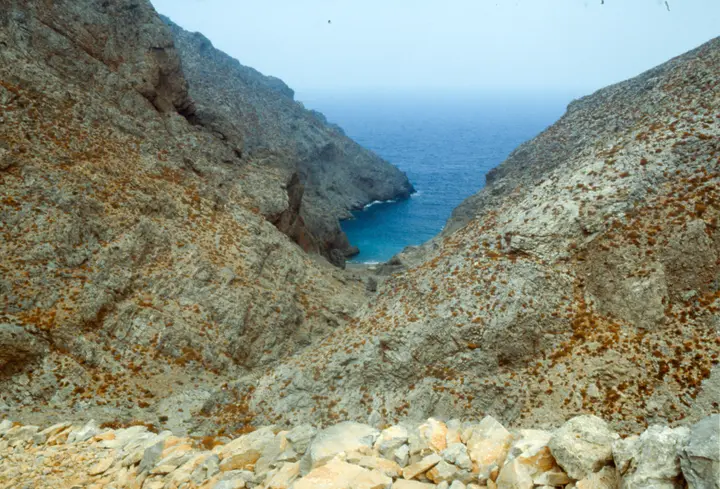 Die Schlucht von Mikri Vlychada öffnet sich zum Meer