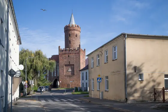 Backsteinturm und Tor der Stadtbefestigung von Kamień Pomorski