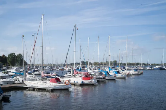 Segelboote im Hafen von Kamień Pomorski